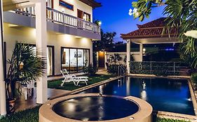 Avoca Pool Villas