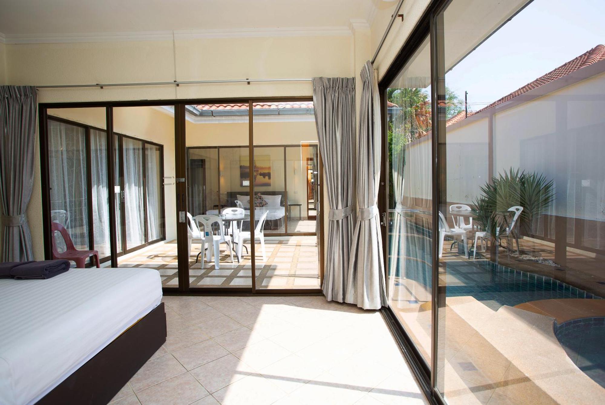 Avoca Pool Villas Pattaya Room photo